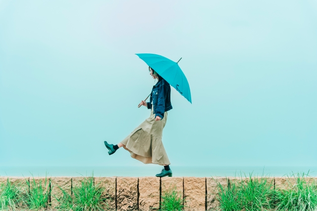 梅雨の季節は気持ちも占める！ファッションを見直し気分転換がカギ！